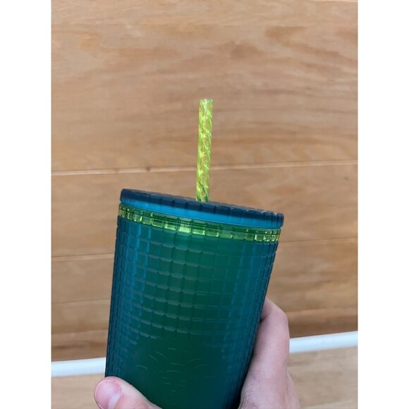 VHTF NEW 2022 Starbucks Green Soft Grid Venti Tumbler - Picture 5 of 5